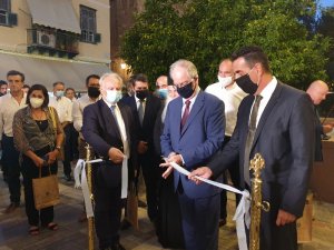 Τα εγκαίνια της έκθεσης «Βουλή των Ελλήνων – Σταθμοί μίας διαδρομής σχεδόν διακοσίων ετών» πραγματοποιήθηκαν στην αίθουσα του Βουλευτικού στο Ναύπλιο