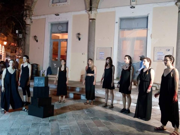 Το Μεταπτυχιακό Πρόγραμμα Σπουδών του Τμήματος Θεατρικών Σπουδών του Πανεπιστημίου Πελοποννήσου σε συνεργασία με τον Δήμο Ναυπλιέων και το Δ.Ο.Π.Π.Α.Τ. παρουσίασε δρώμενο πόλης με θέμα : «Αλληλεγγύη ..... η ανάγκη για το μαζί»