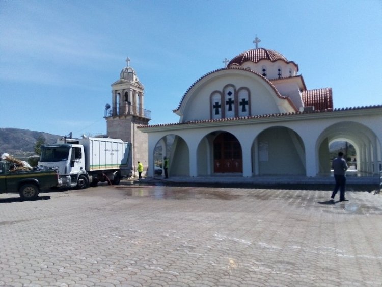 Καθαριότητα και πλύσιμο δρόμων και πλατειών στην Τοπική Κοινότητα Μάνεση
