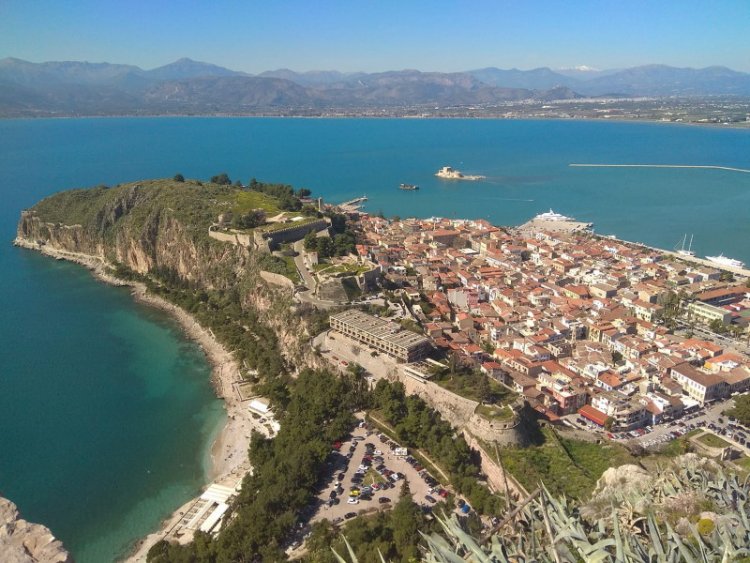 Μένουμε ενωμένοι,μένουμε ασφαλείς ...