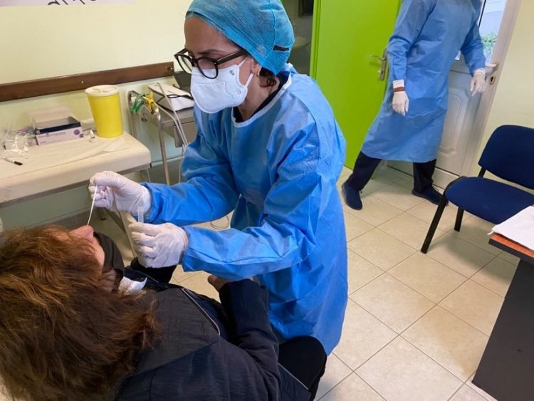Προληπτικός δειγματοληπτικός έλεγχος από τον Δήμο Ναυπλιέων σε καθαριστές και φύλακες όλων των σχολικών μονάδων