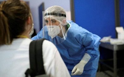 Drive through εξέταση για τον κορωνοϊό μέσω rapid test στο Ναύπλιο